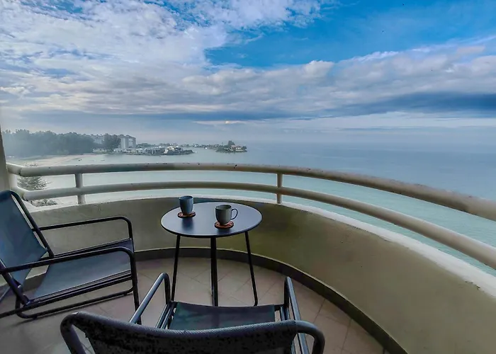 \'Newly Refurbished\' \'Sunny Seaview\' At Regency With 2 Carpark By Shine Stay