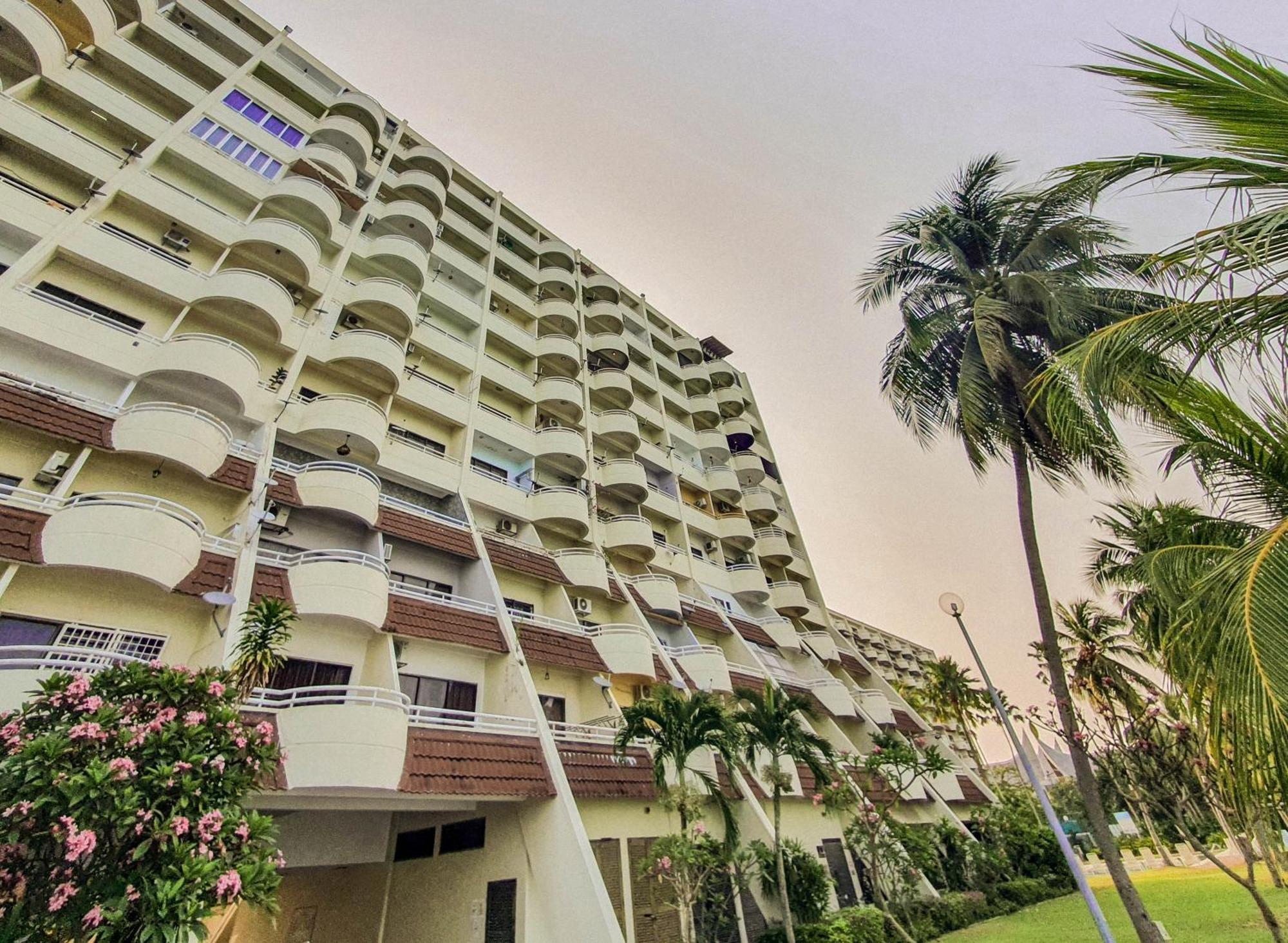 Apartment 'newly Refurbished' 'sunny Seaview' At Regency With 2 Carpark By Shine Port Dickson