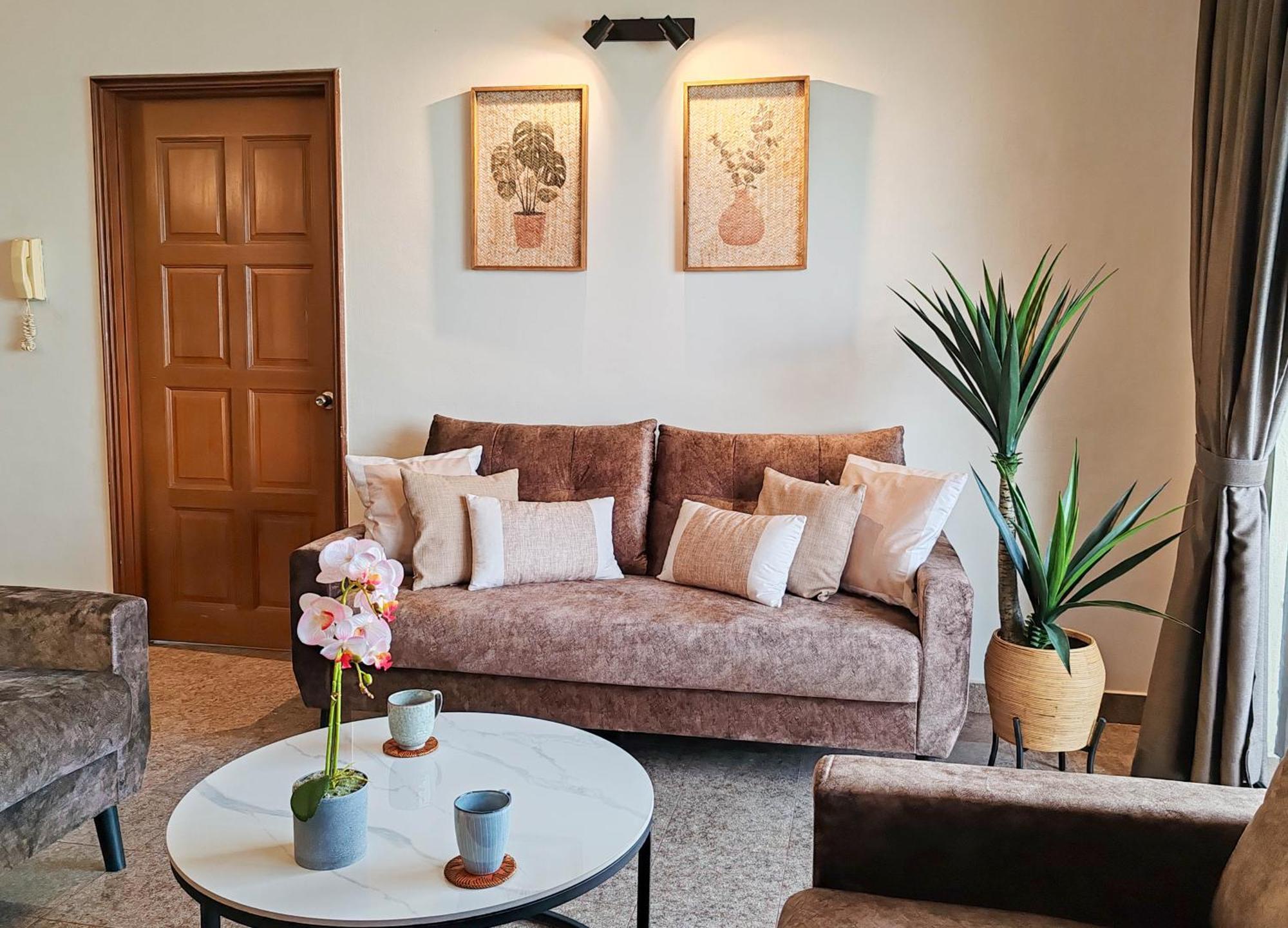 'newly Refurbished' 'sunny Seaview' At Regency With 2 Carpark By Shine *