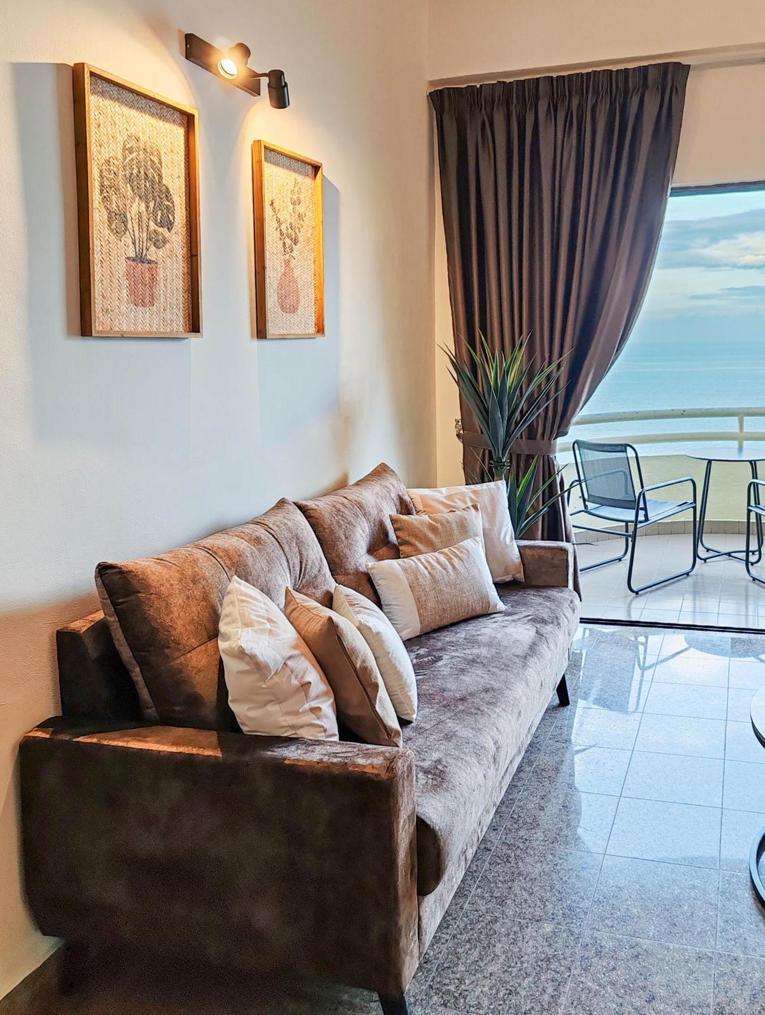 'newly Refurbished' 'sunny Seaview' At Regency With 2 Carpark By Shine Port Dickson