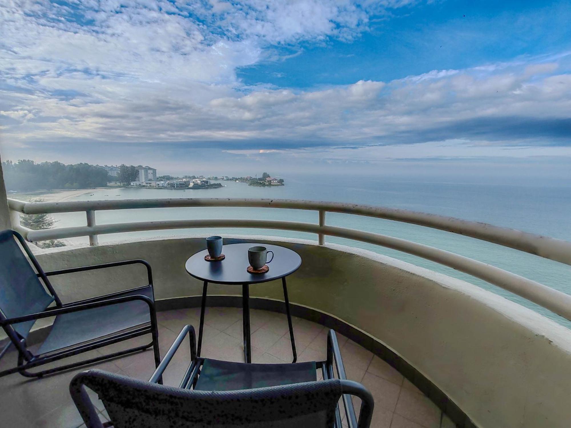Apartment 'newly Refurbished' 'sunny Seaview' At Regency With 2 Carpark By Shine