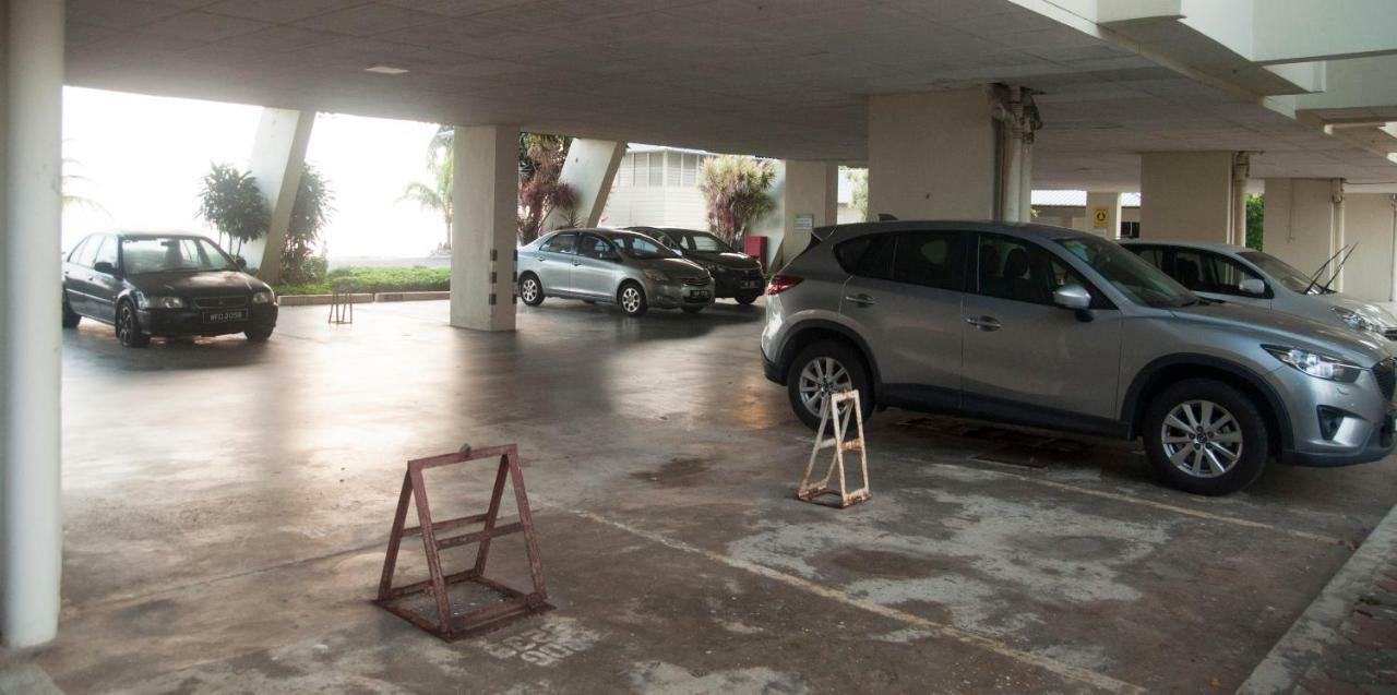 'newly Refurbished' 'sunny Seaview' At Regency With 2 Carpark By Shine Apartment